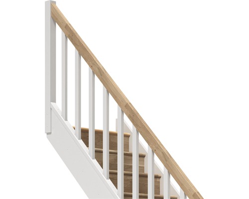 Schodiště s bílým zábradlím a dřevěným madlem