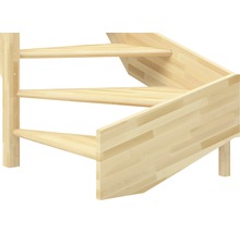 Detailní pohled na dřevěné schodiště