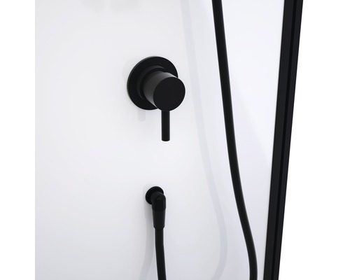 Černá sprchová armatura s ruční sprchou a hadicí