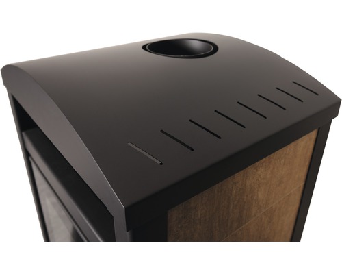 Detailní pohled na peletová kamna s horní stranou a větracími otvory