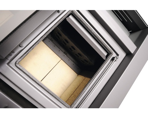 Vnitřní pohled na kamna s obkladem topeniště