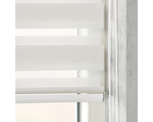 Bílá dvojitá roleta s řetízkovým ovládáním