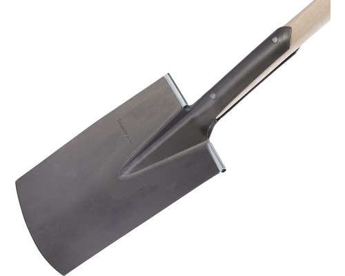 Rýč s dřevěnou rukojetí a ocelovou čepelí