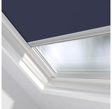 Detail střešního okna se zatemňovací roletou