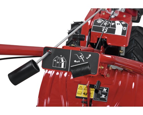 Detail ovládacích prvků rotavátoru