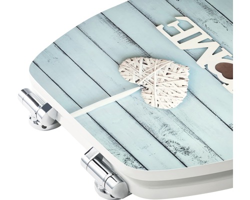 WC sedátko se vzhledem dřeva, srdcem a nápisem