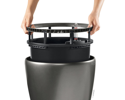 Vkládací díl se vkládá do květináče