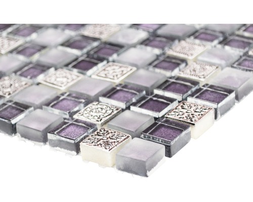 Mozaiková dlaždice se skleněnými a kovovými prvky