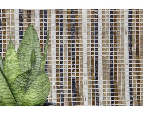 Mozaiková stěna s rostlinným akcentem