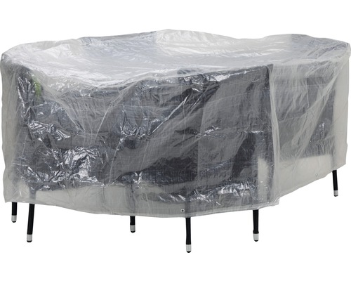 Zahradní nábytek pod průhledným ochranným krytem