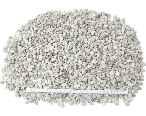 Bílé okrasné oblázky s měřicí páskou