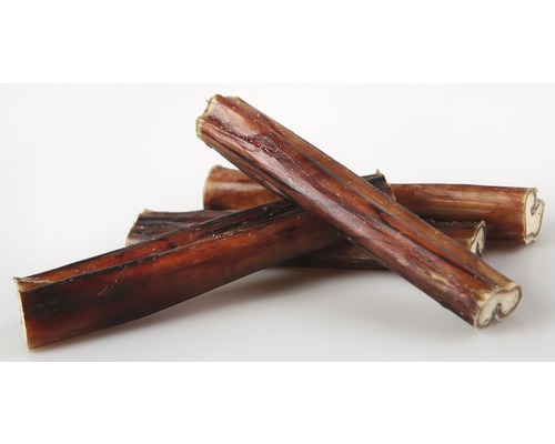 Několik býčích žvýkacích tyčinek pro psy