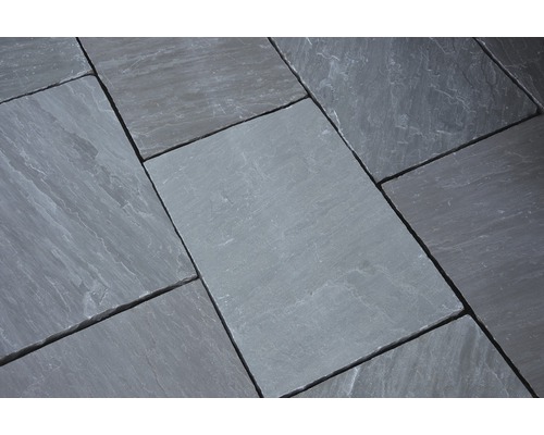 Detailní pohled na dlaždice z přírodního kamene pro venkovní použití