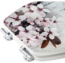 WC sedátko s květinovým vzorem a chromovanými panty