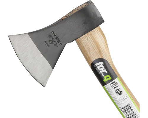 Sekera s dřevěnou rukojetí a ocelovou hlavou