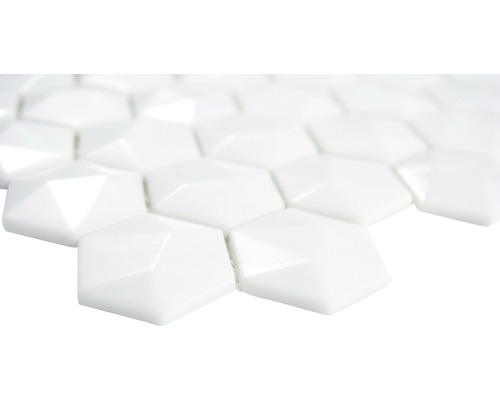 Bílé mozaikové dlaždice se šestihranným vzorem