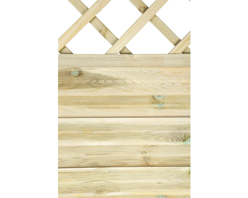 Dřevěný plot s kosočtvercovým vzorem