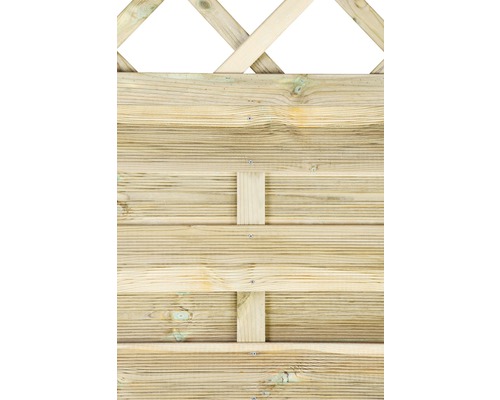 Dřevěný plot s mřížkou