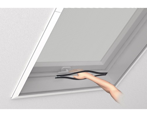 Střešní okno se sítí proti hmyzu ovládané rukou