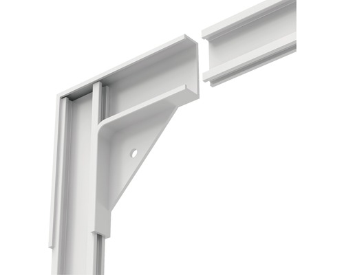 Detailní pohled na bílý hliníkový profil s rohovým konektorem pro zastřešení terasy