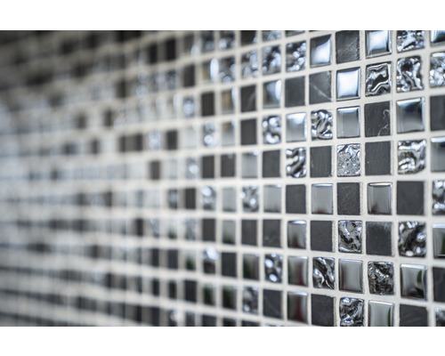 Mozaikové dlaždice s čtvercovými prvky v různých provedeních