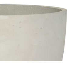 Detail betonového květináče