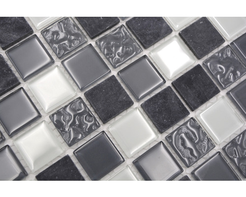 Čtvercová mozaika ze skla a kamene