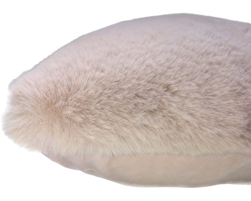 Dekorační polštář s chlupatou strukturou