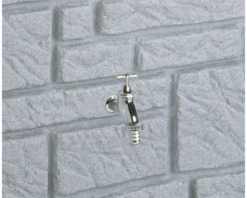 Vodovodní kohoutek na zdi