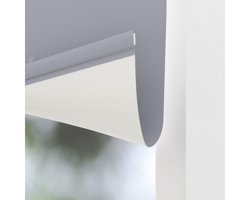 Roleta částečně spuštěná