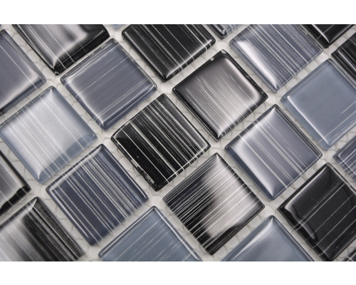 Skleněná mozaiková dlaždice s proužkovaným vzorem