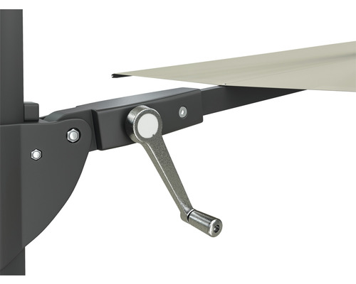 Detailní záběr slunečníku s klikovým mechanismem