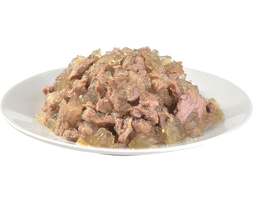 Krmivo pro kočky s masem v želé na talíři