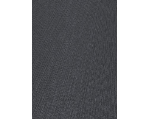 Detail šedé vinylové podlahy s dřevěným vzhledem