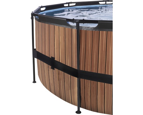 Detail dřevěného bazénu s ocelovým rámem