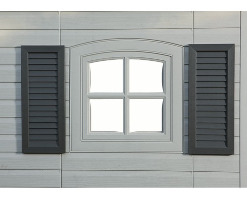 Okno s okenicemi na domě