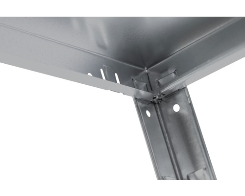 Detail kovového regálu