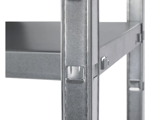 Detail kovového regálu