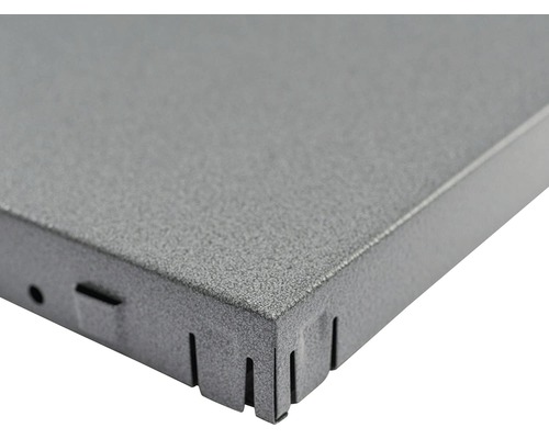 Detailní záběr kovové desky