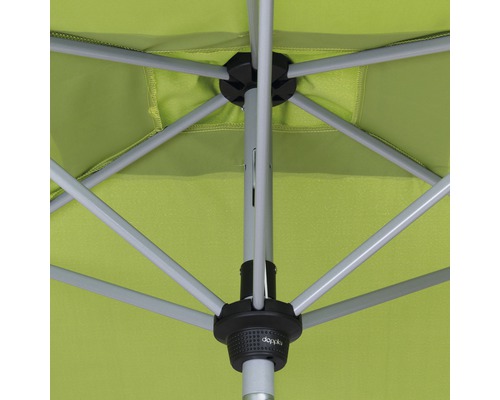 Detailní pohled na konstrukci slunečníku