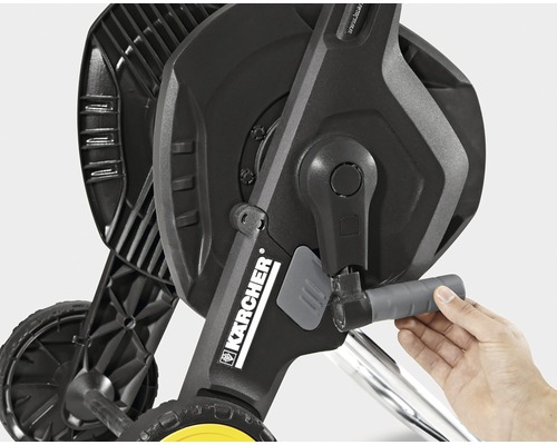 Detailní záběr bubnu na hadici Kärcher s ruční klikou