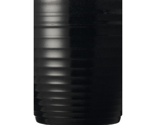 Černý květináč s žebrovanou texturou
