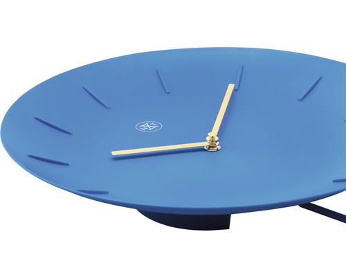 Nástěnné hodiny s čárkovým indexem a ručičkami