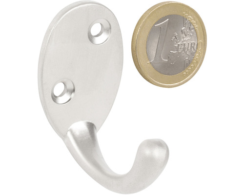 Kovový věšák na šaty s euromincí jako porovnání velikosti