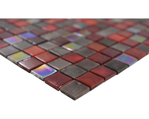 Mozaikové dlaždice v červených a šedých tónech