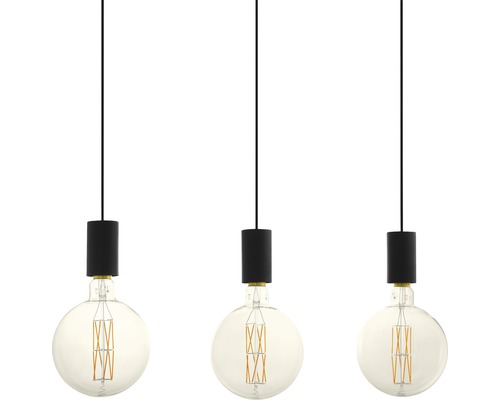 Závěsné svítidlo se třemi žárovkami a černým závěsem