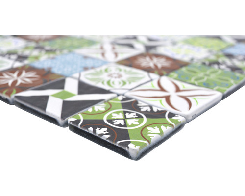 Mozaikové dlaždice s různými vzory