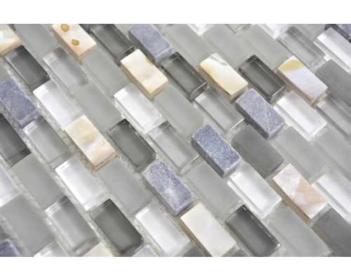 Mozaiková dlaždice se skleněnými, přírodními kamennými a mušlovými prvky