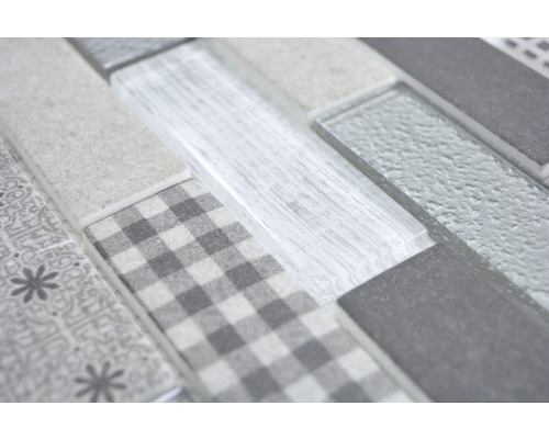 Detail mozaikových dlaždic s různými vzory