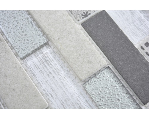 Mozaiková dlaždice s různými povrchovými strukturami